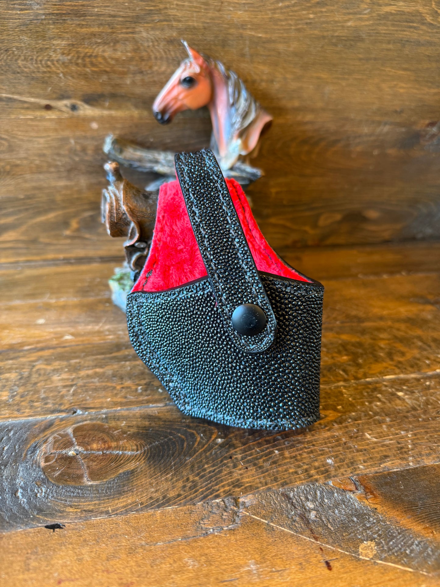 Black/Red stingray skin compact holster (1911)