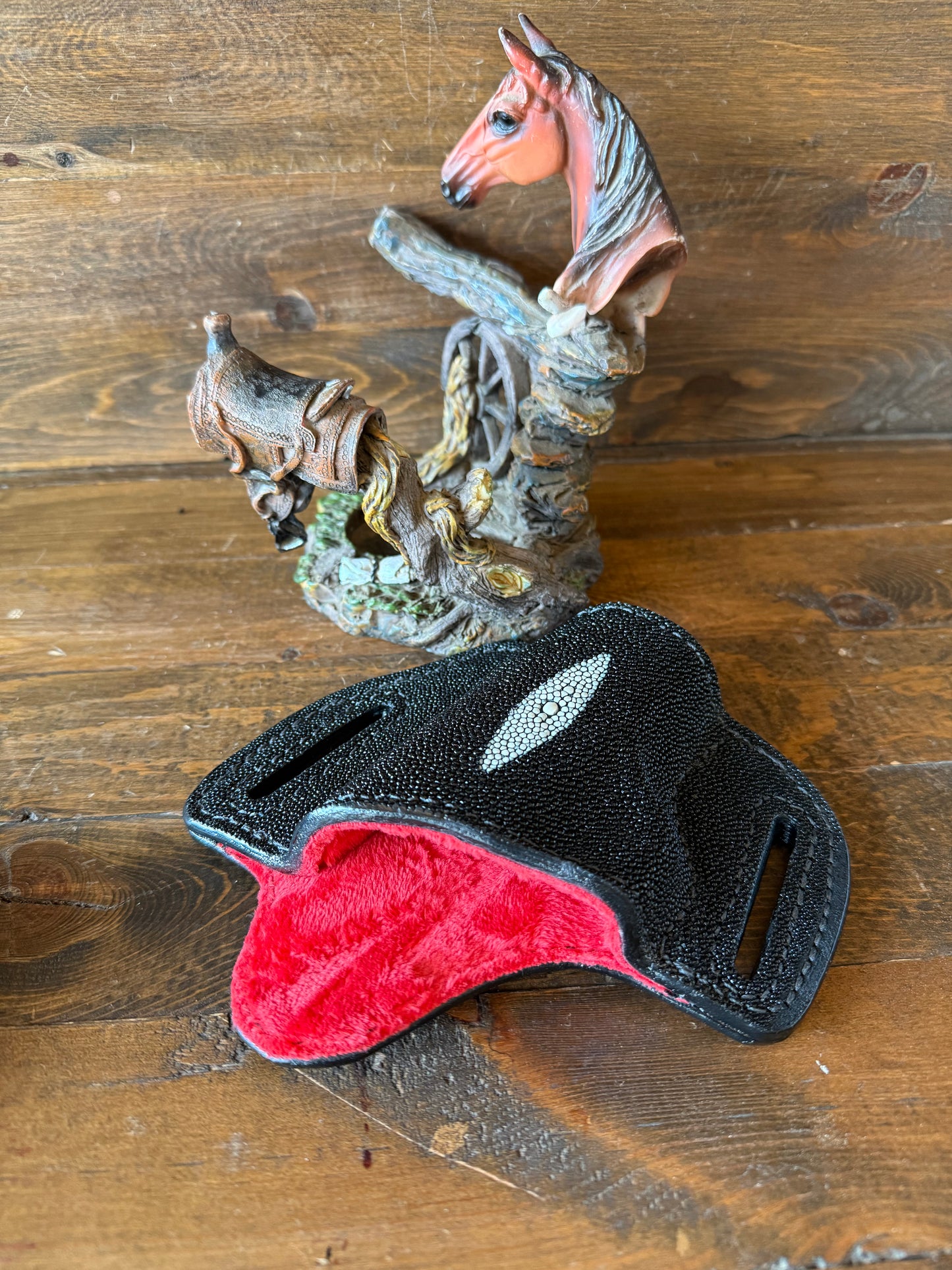 Black/red Stingray skin holster (1911)
