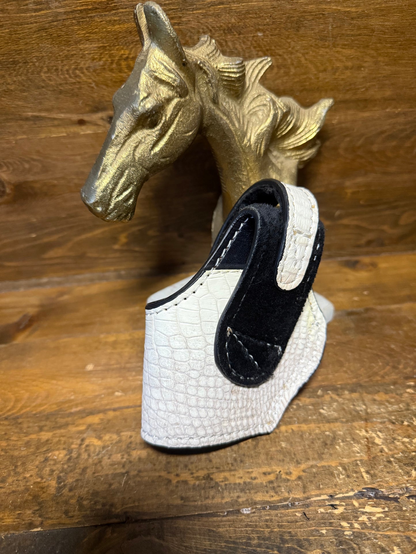 Himalayan White alligator skin compact holster (1911)