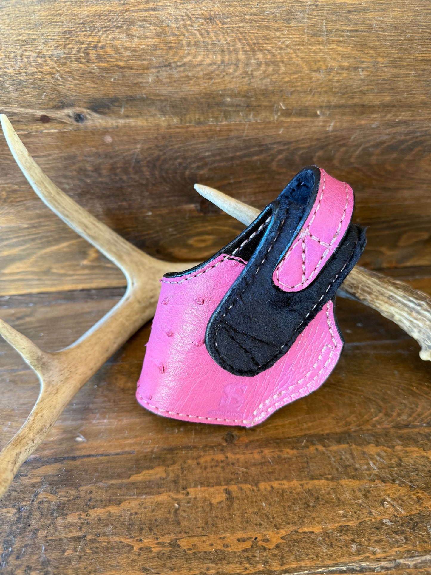 Pink ostrich skin. Compact holster (1911)
