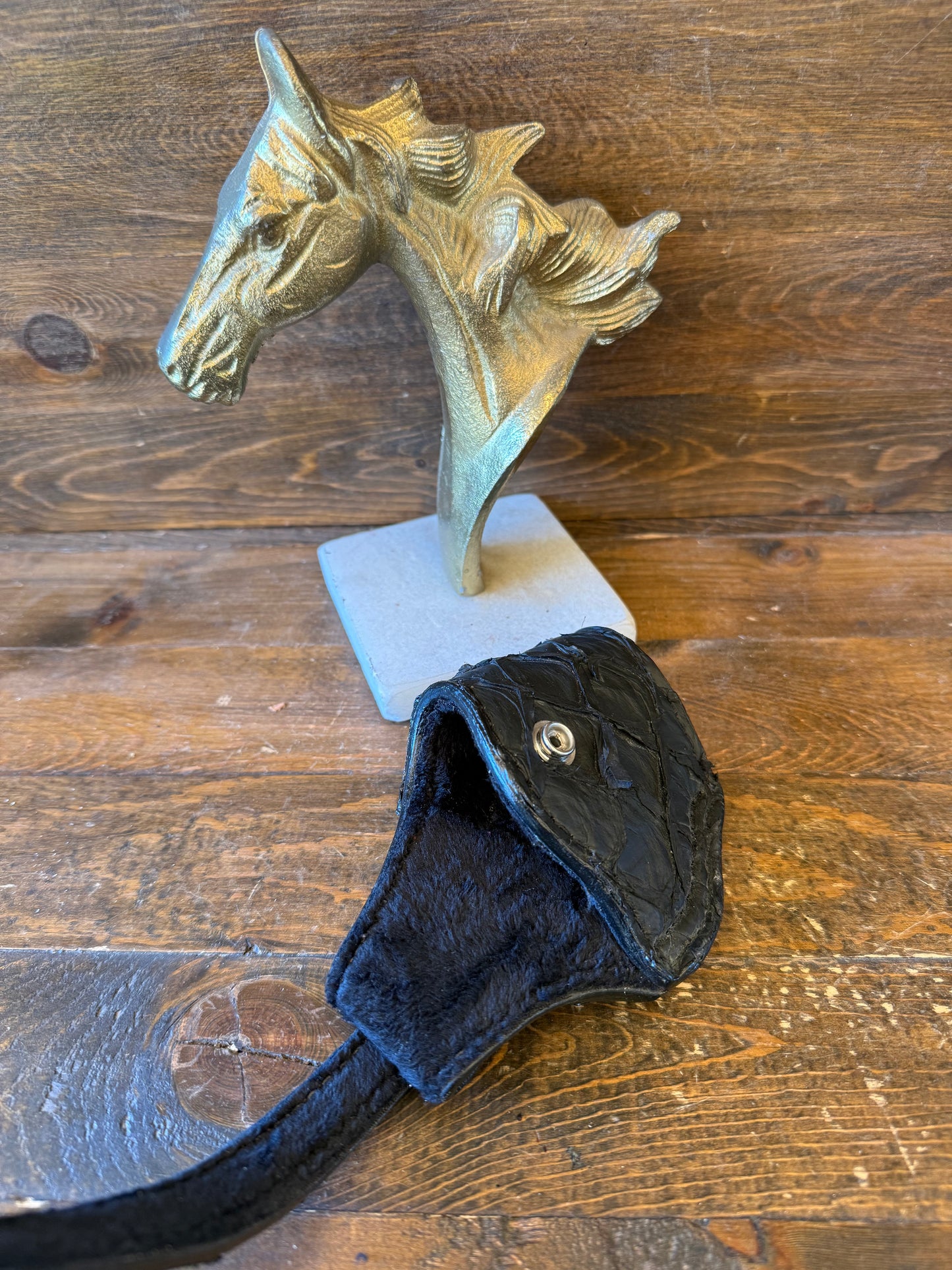Black/chrome Pirarucu skin compact holster (1911)