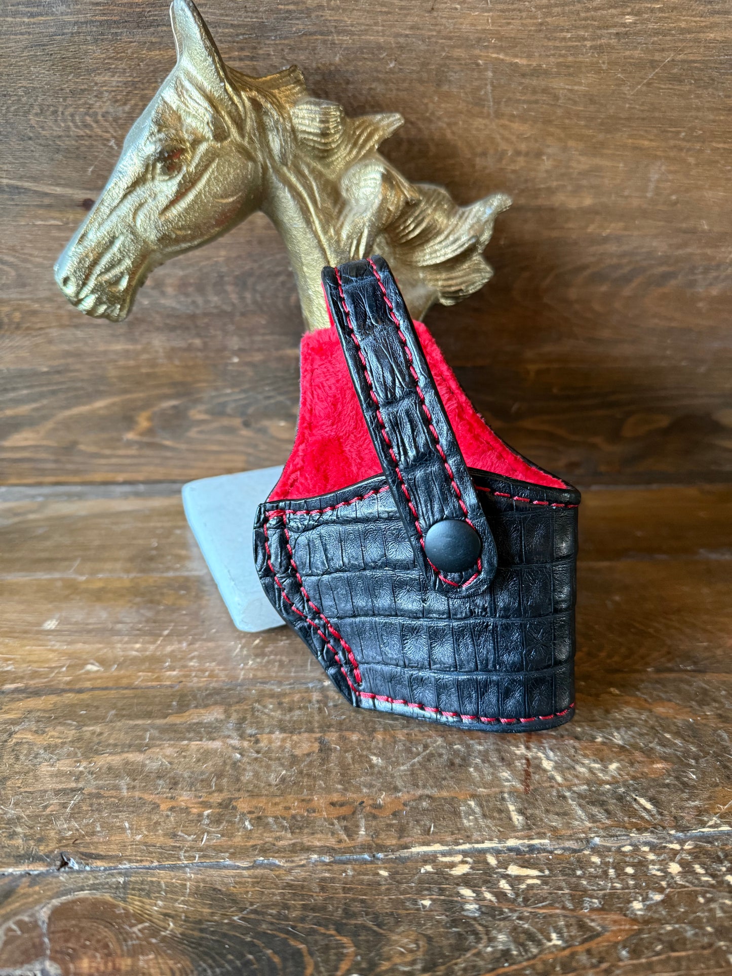 Black/red Crocodile skin belly compact holster
