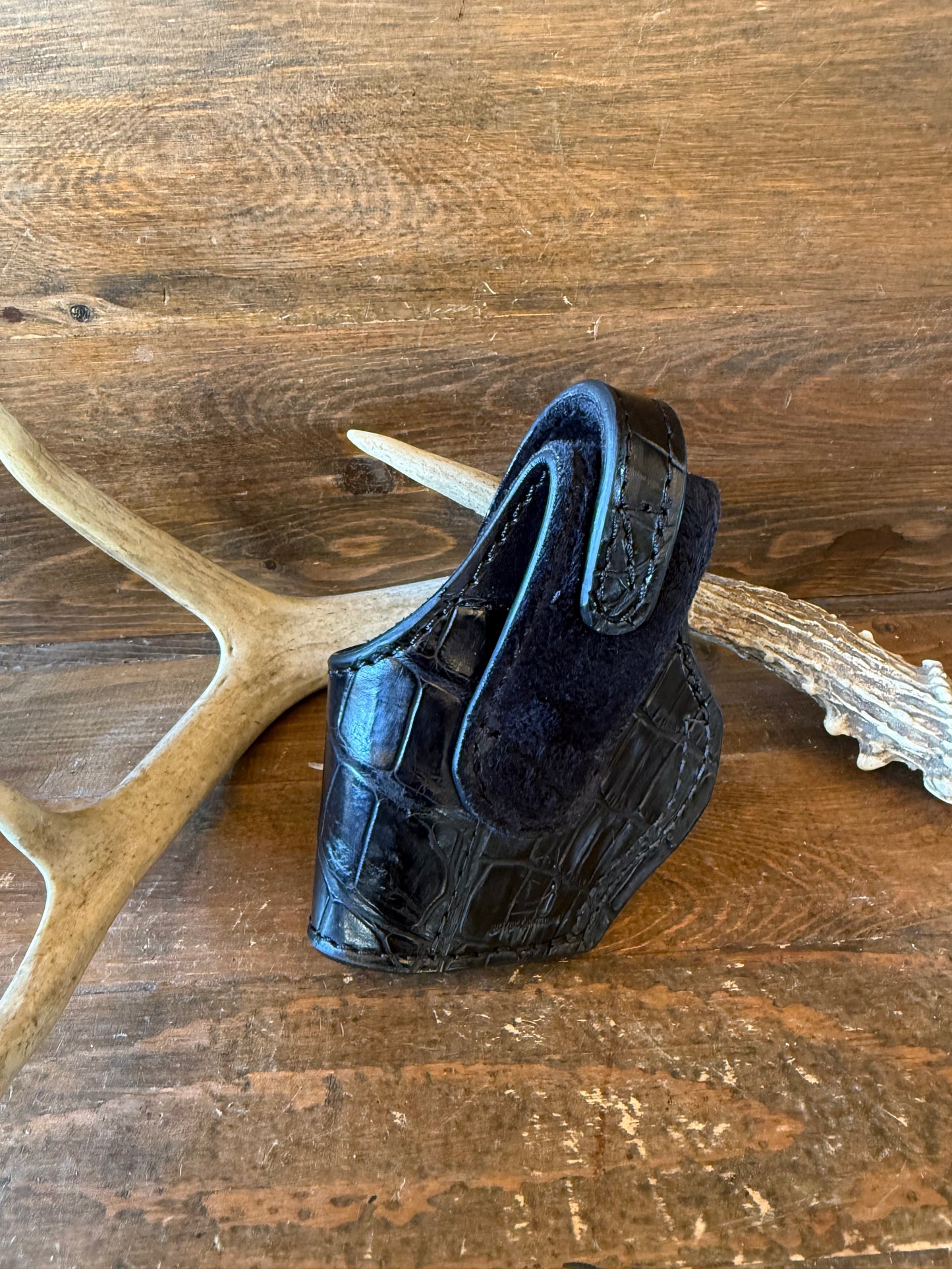 Black/gold alligator belly skin compact holster (1911)