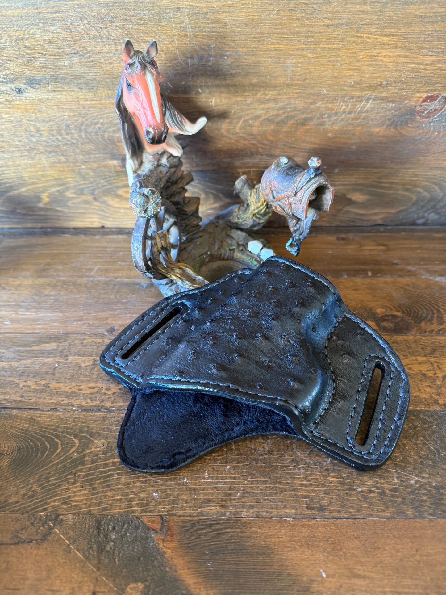 Black ostrich skin holster ( M&P Shields )