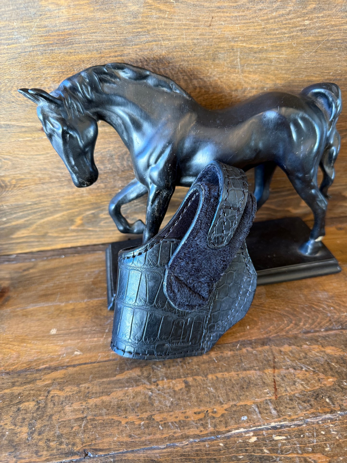 Matte black alligator skin compact holster (1911)
