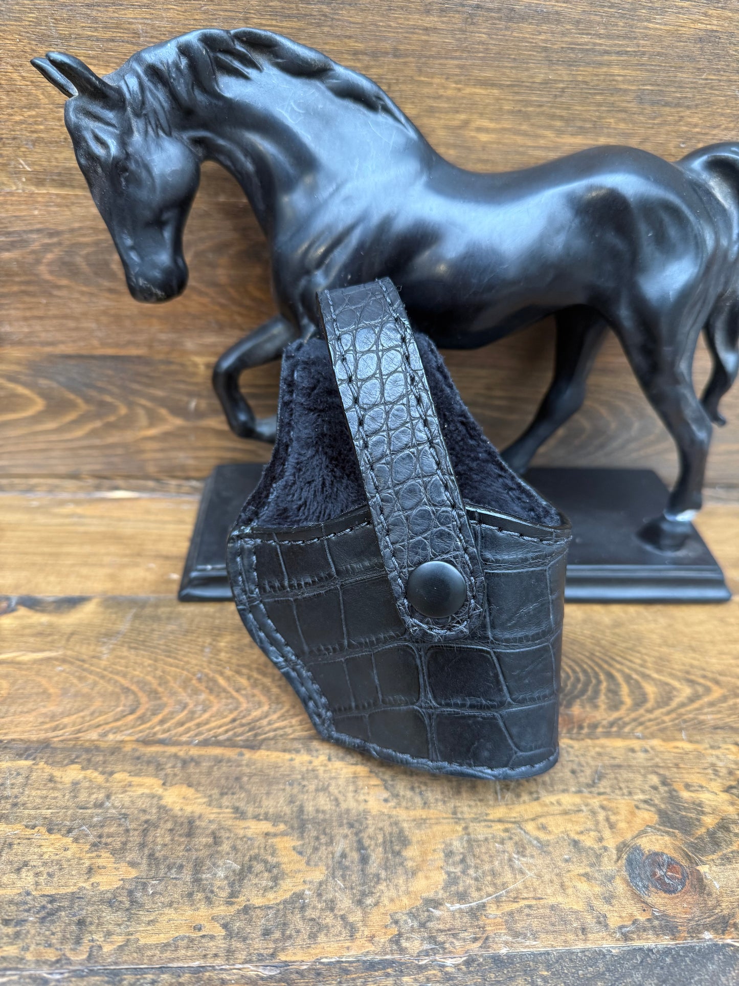 Matte black alligator skin compact holster (1911)