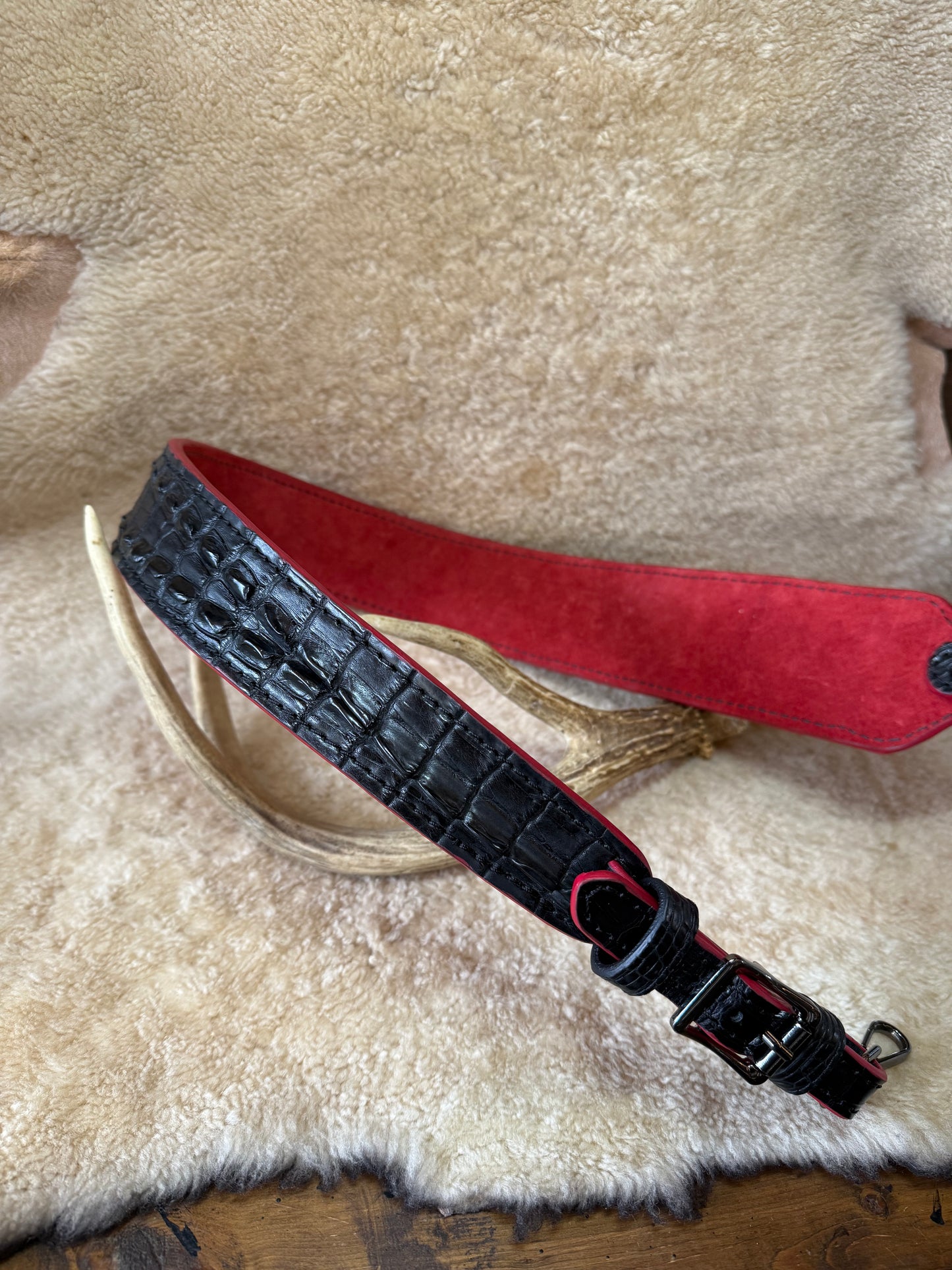 Black/Red American Alligator Hornback skin luxury rifle sling