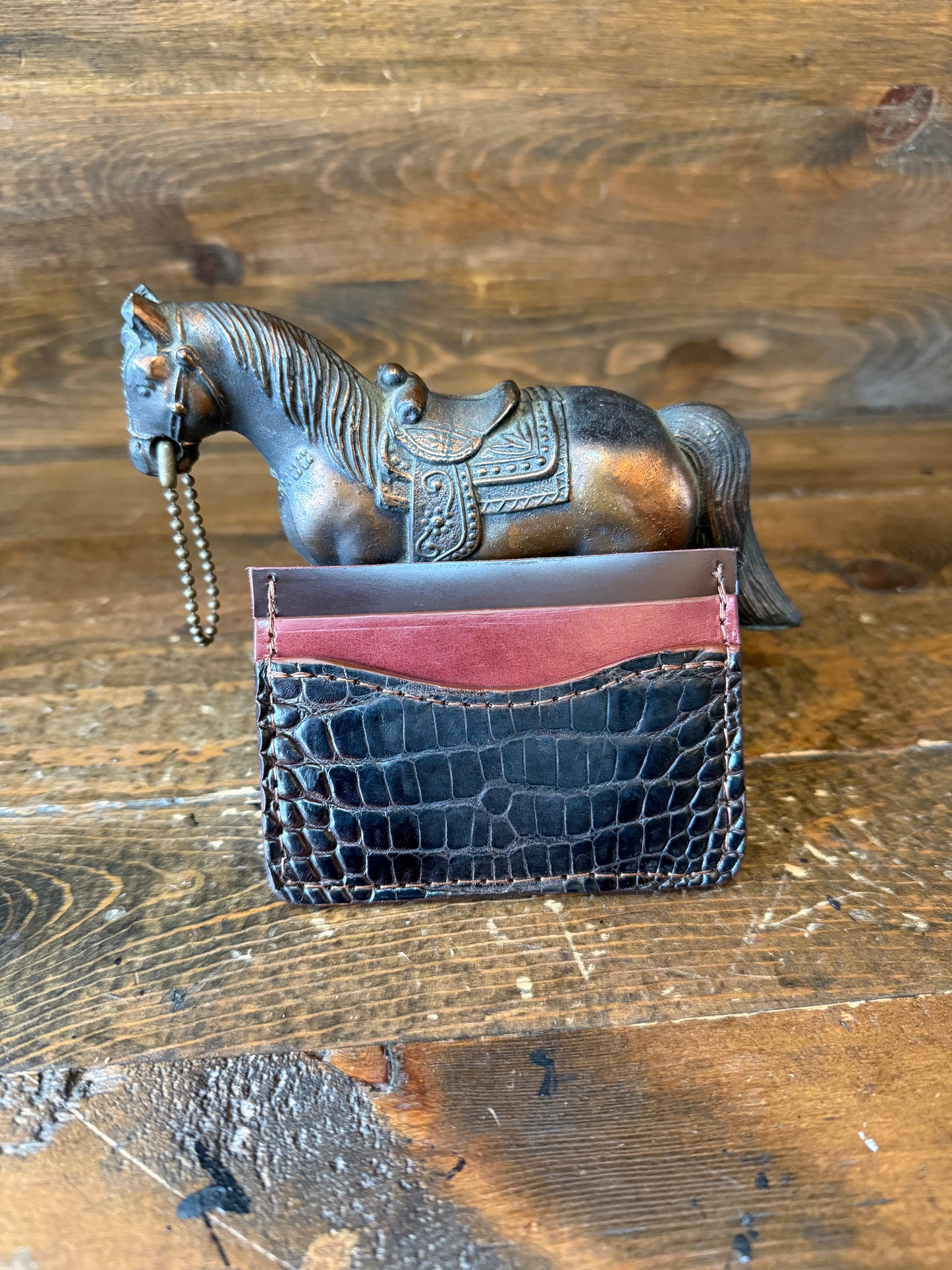 Brown alligator skin cardholder / Natural edges