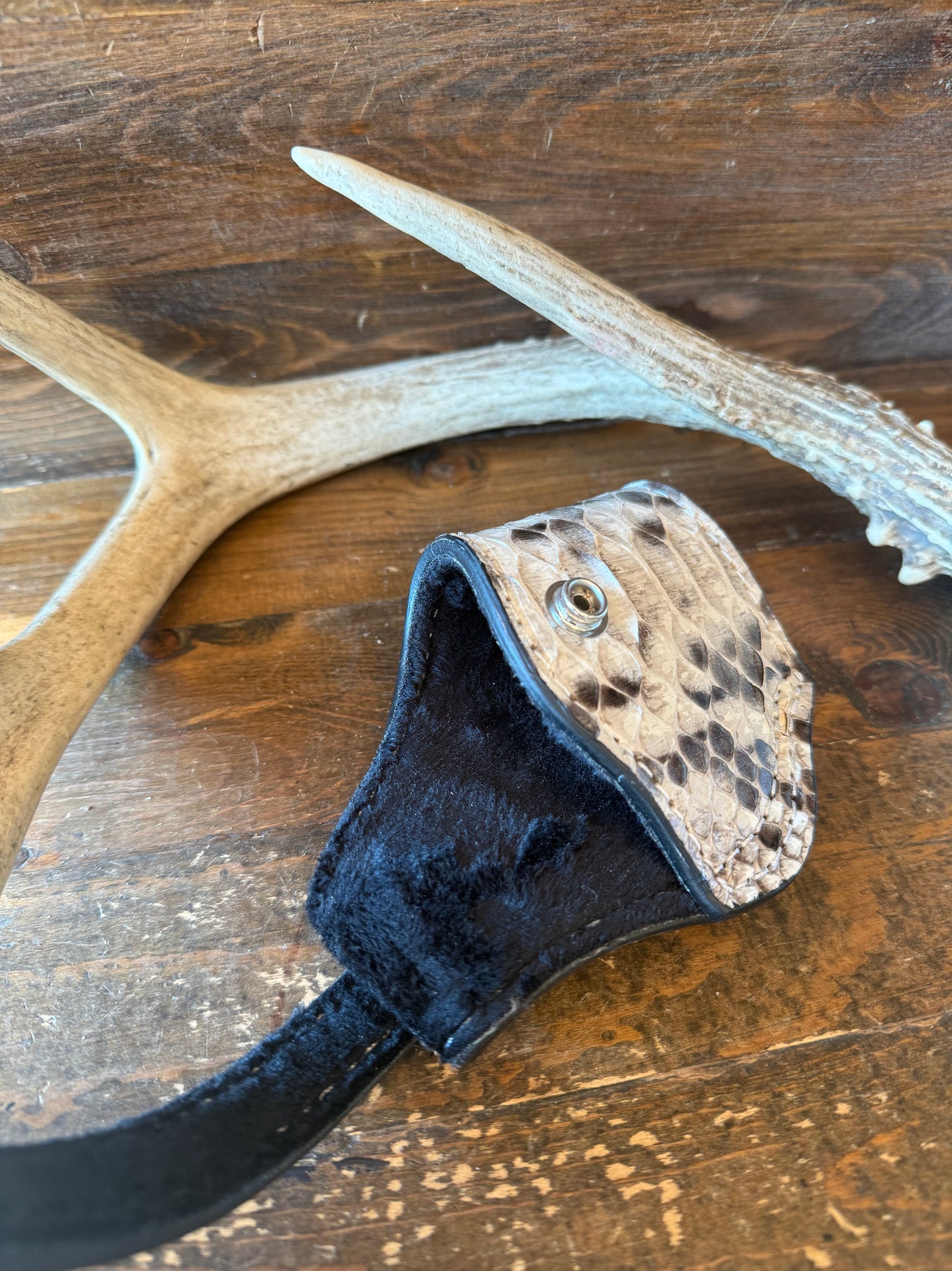Natural snake skin compact holster. (1911)