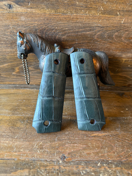 Green alligator skin luxury grips (1911)