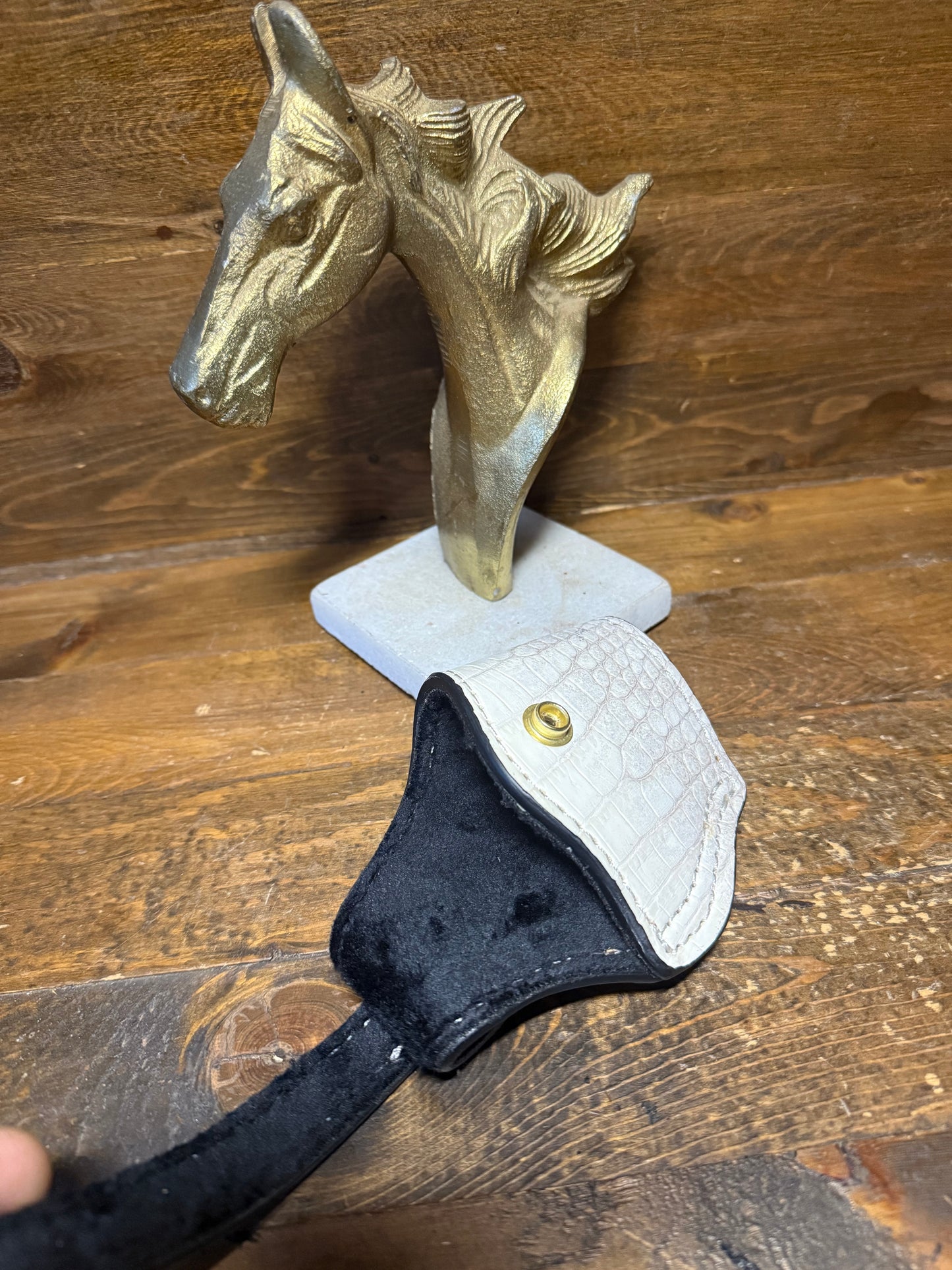 Himalayan White alligator skin  compact holster (1911)