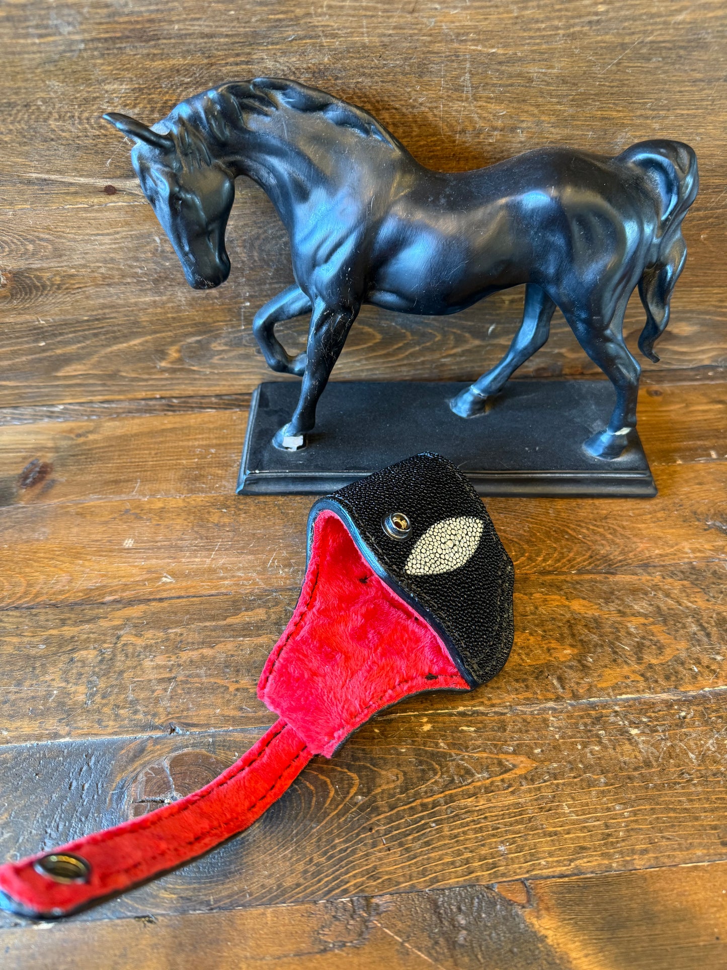 Black/Red stingray skin compact holster ( 1911 )