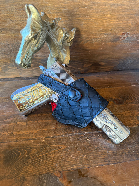Black/red Pirarucu compact holster (1911)