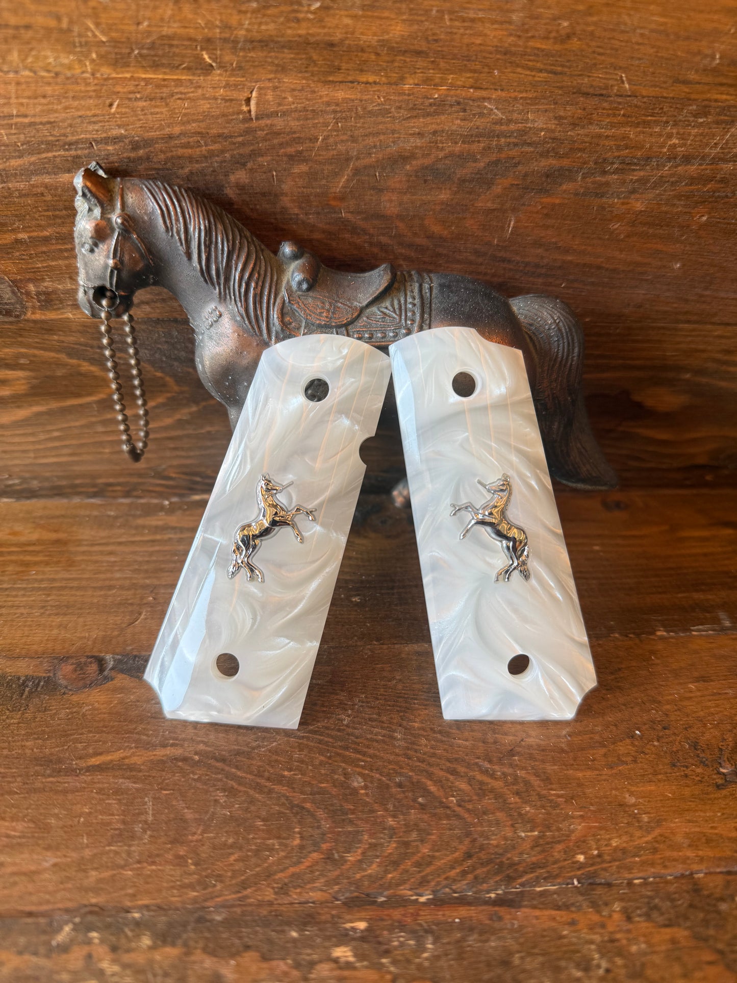 Pearl Silver Horse Compact grips ( 1911- Officer/Defender )