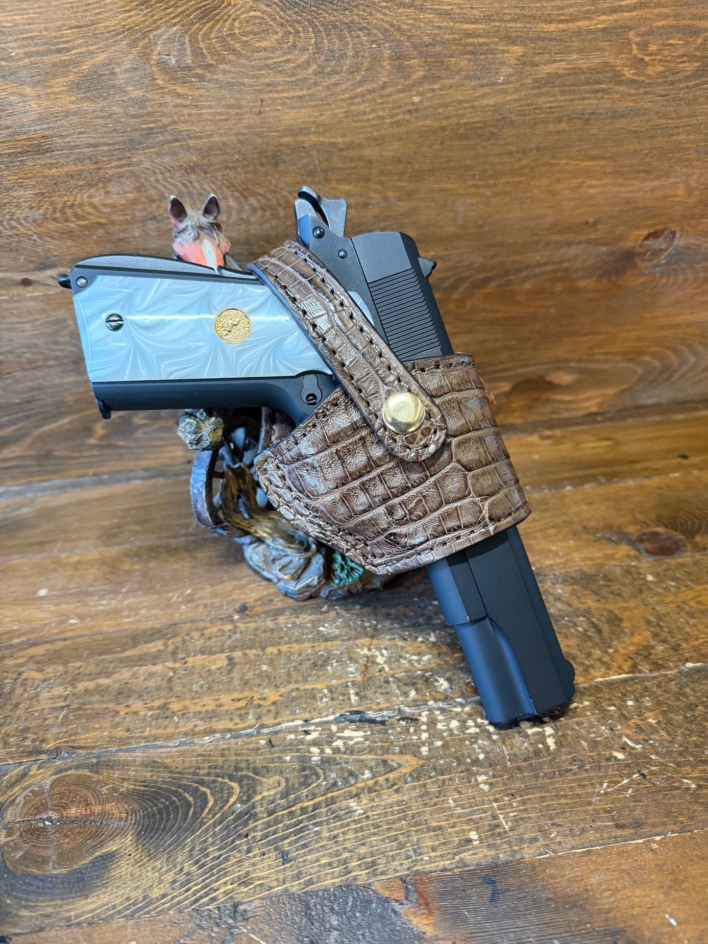 Brown/gold Crocodile belly compact holster (1911)