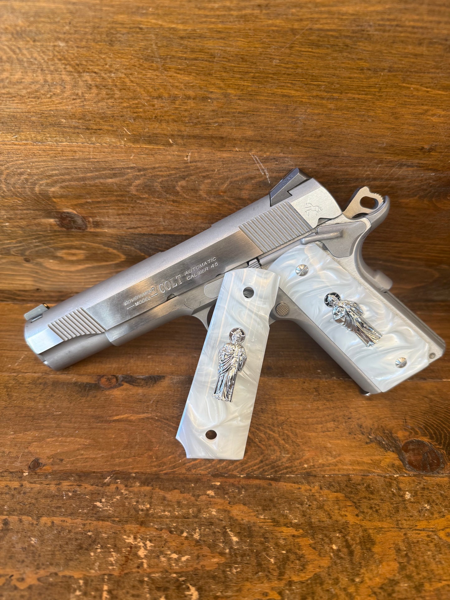 Pearl/Silver San Judas 1911 grips      ( w/screws )