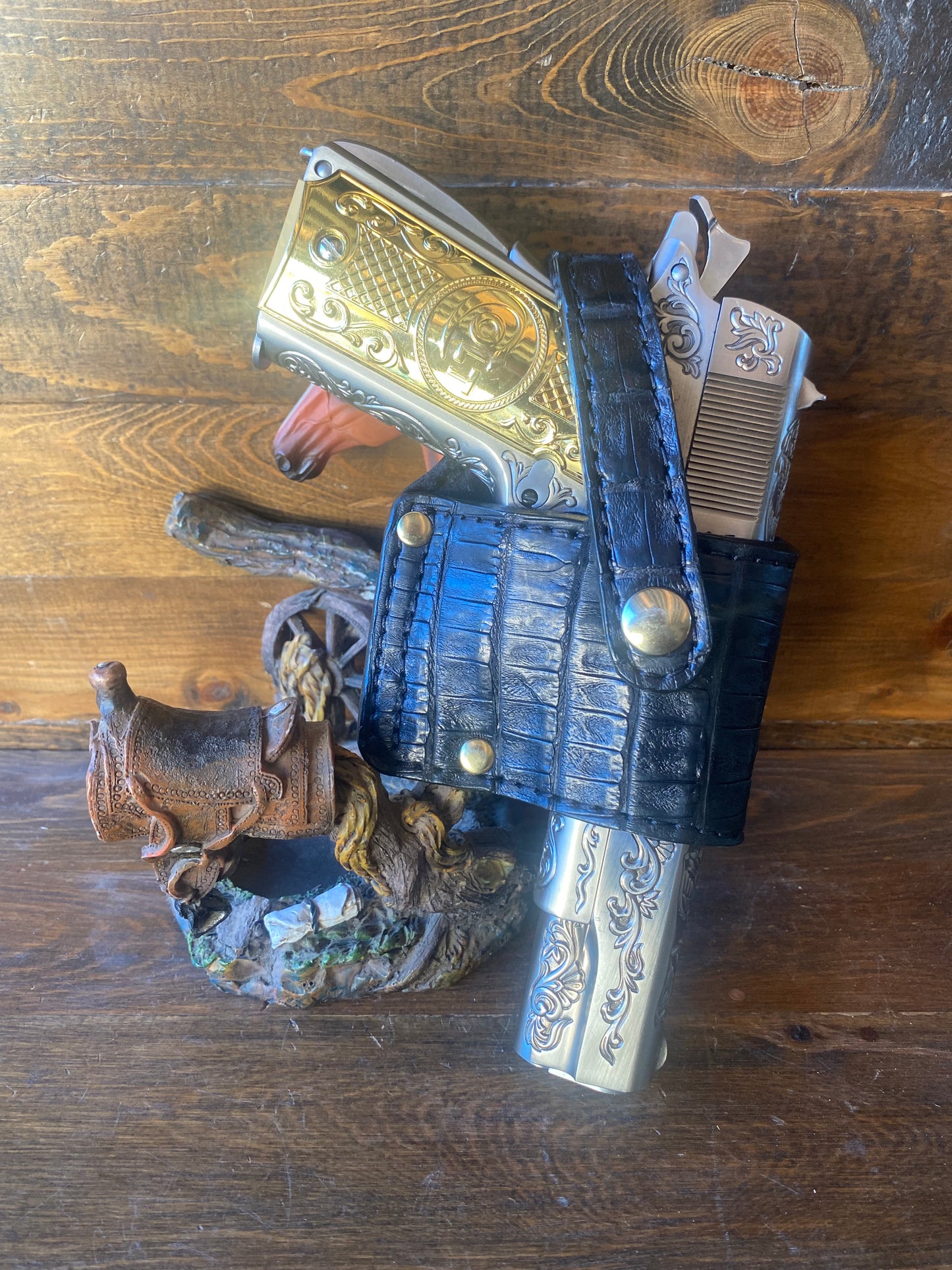 Compact crocodile holster (1911)