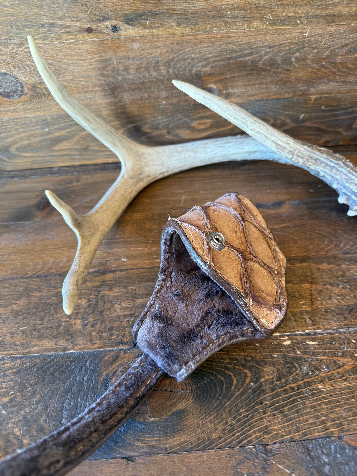 Rustic Pirarucu skin compact holster (1911)