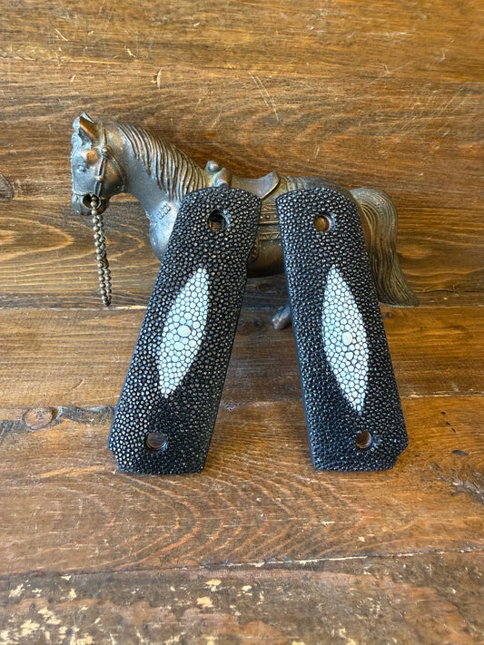 Diamond Stingray skin  luxury grips (1911)