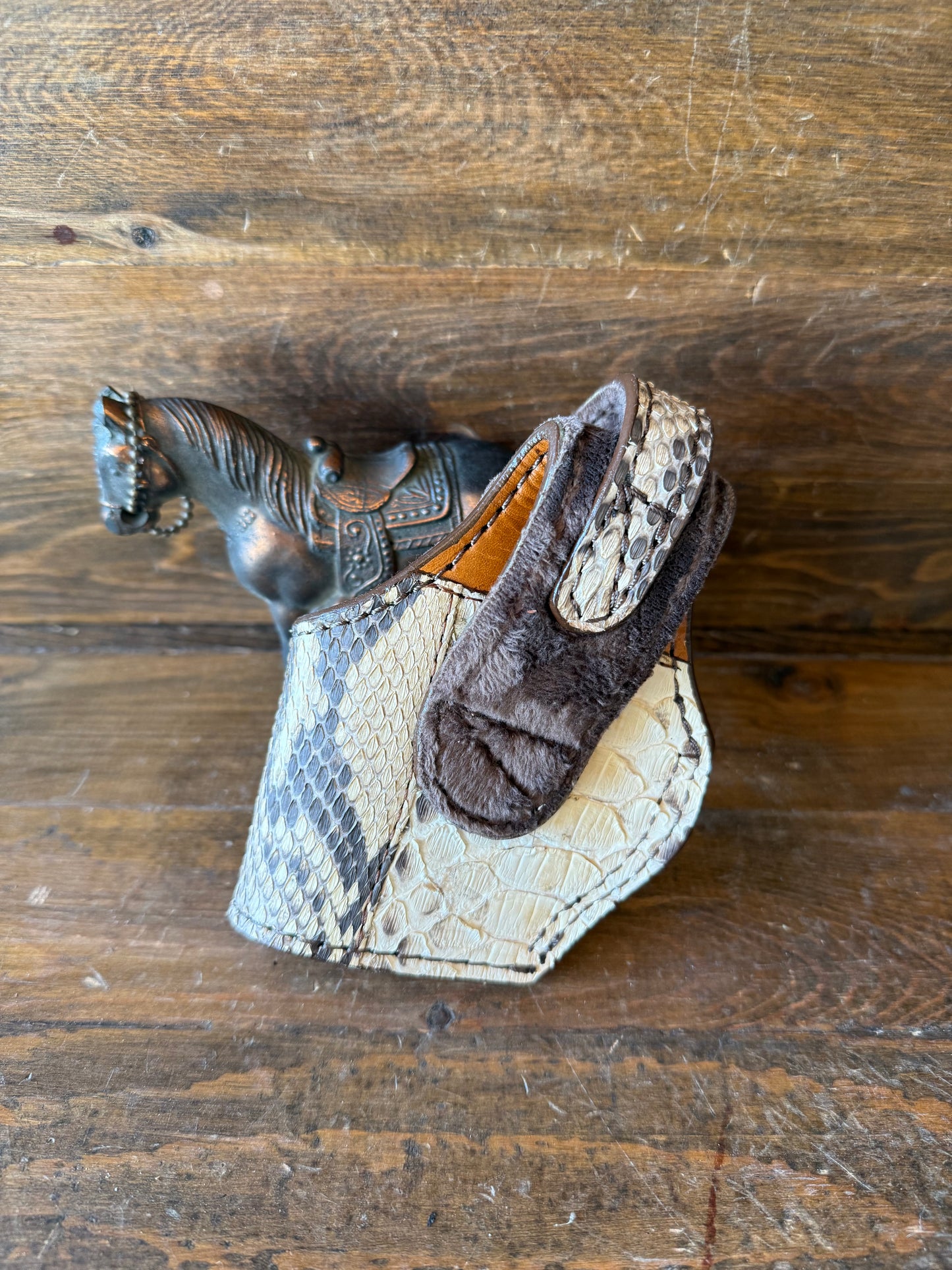 Cream snake skin compact holster. (1911)