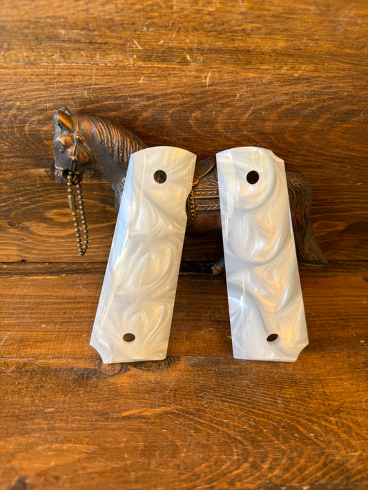 White pearl color grips (1911)