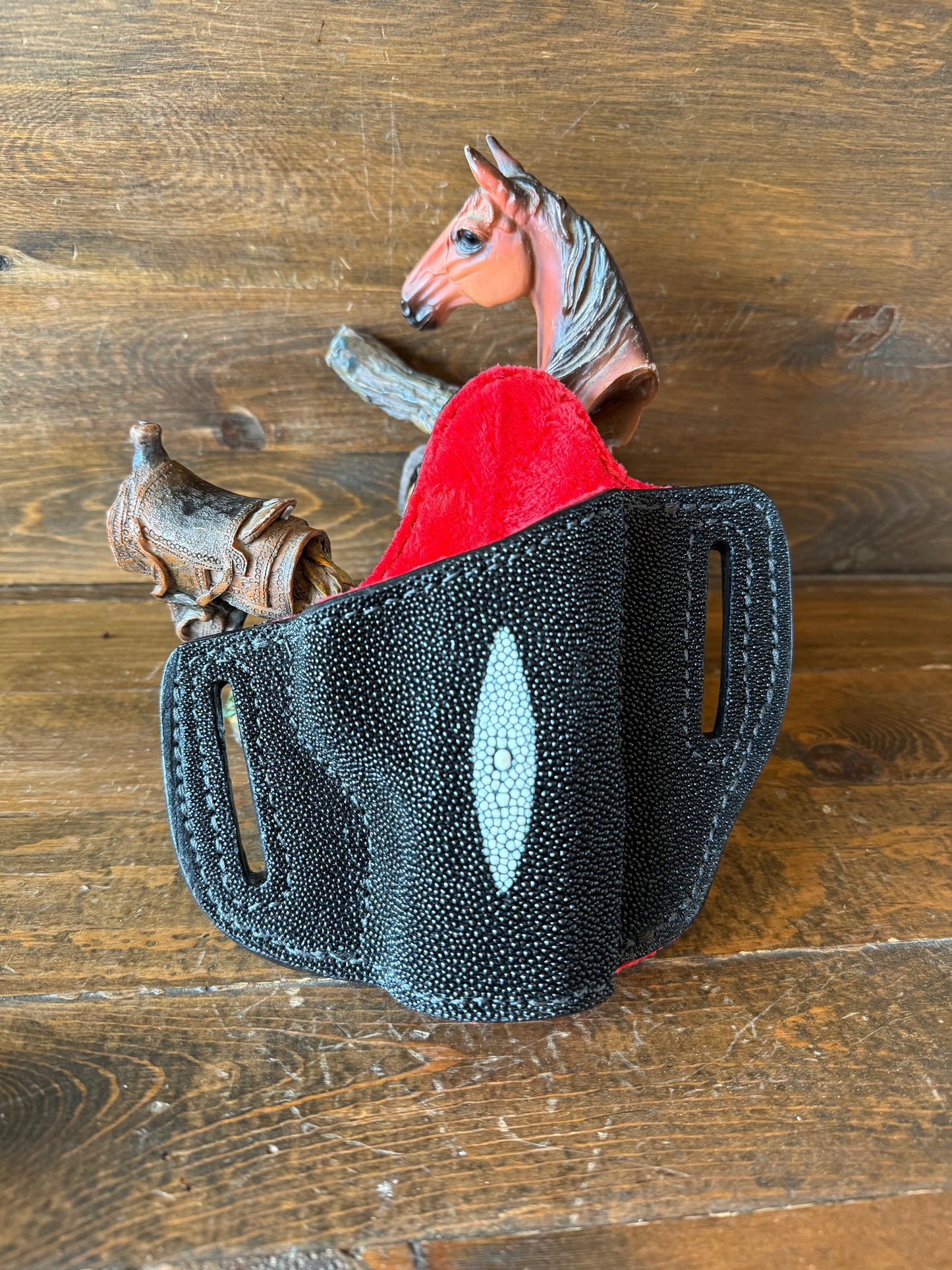 Black/red Stingray skin holster (1911)