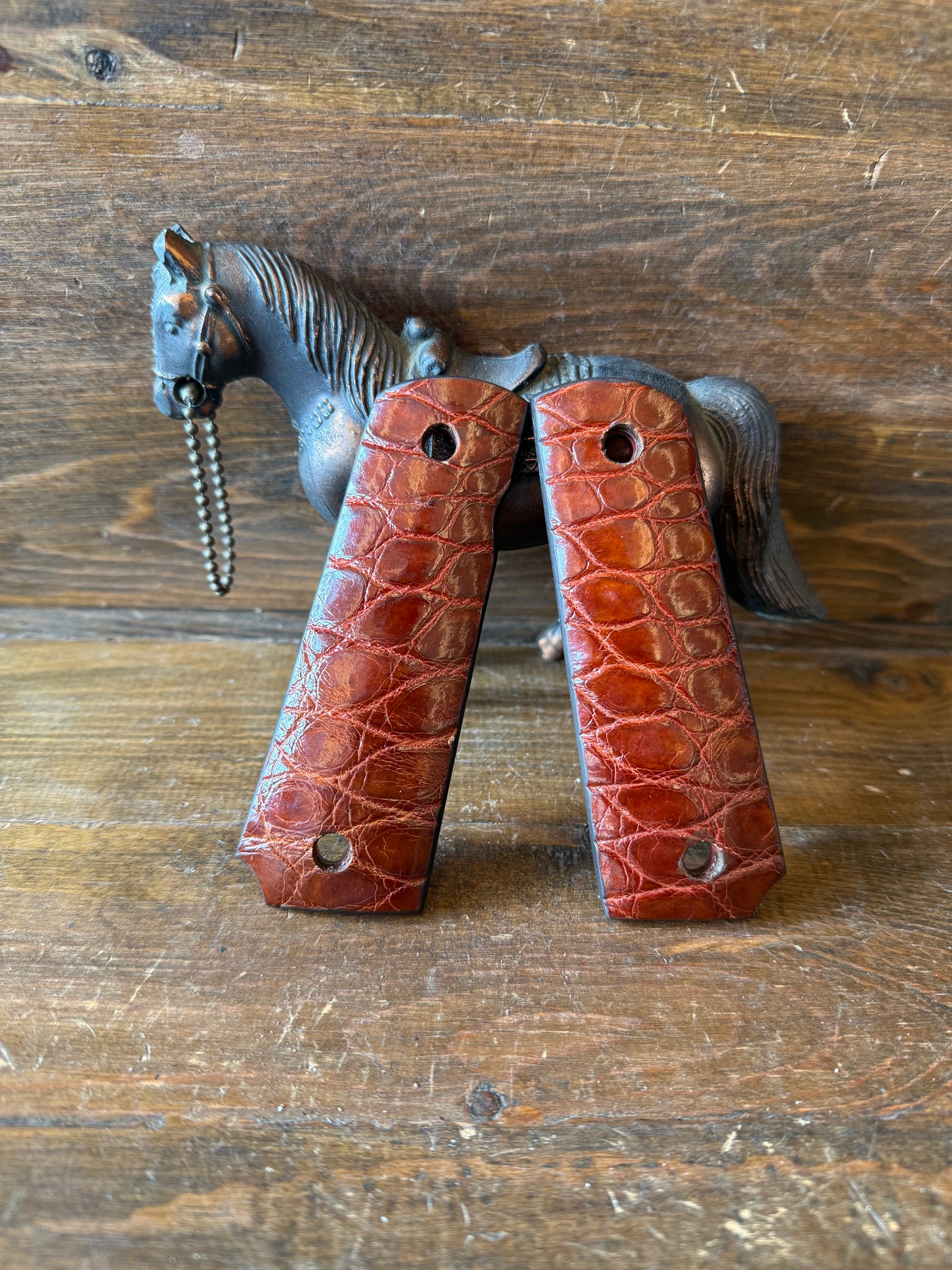 Conac alligator skin luxury grips ( 1911 )