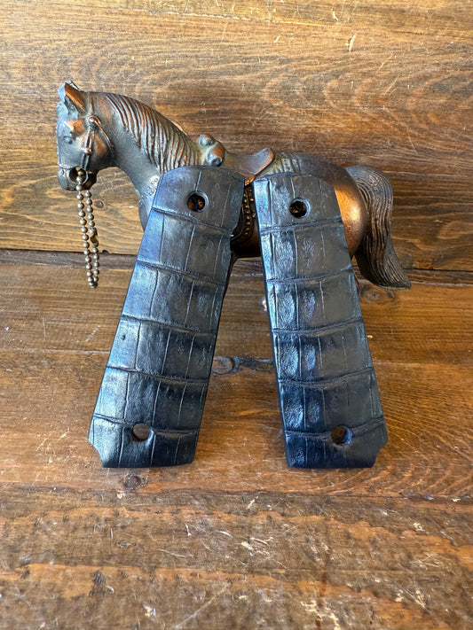 Black Crocodile  grips (1911)
