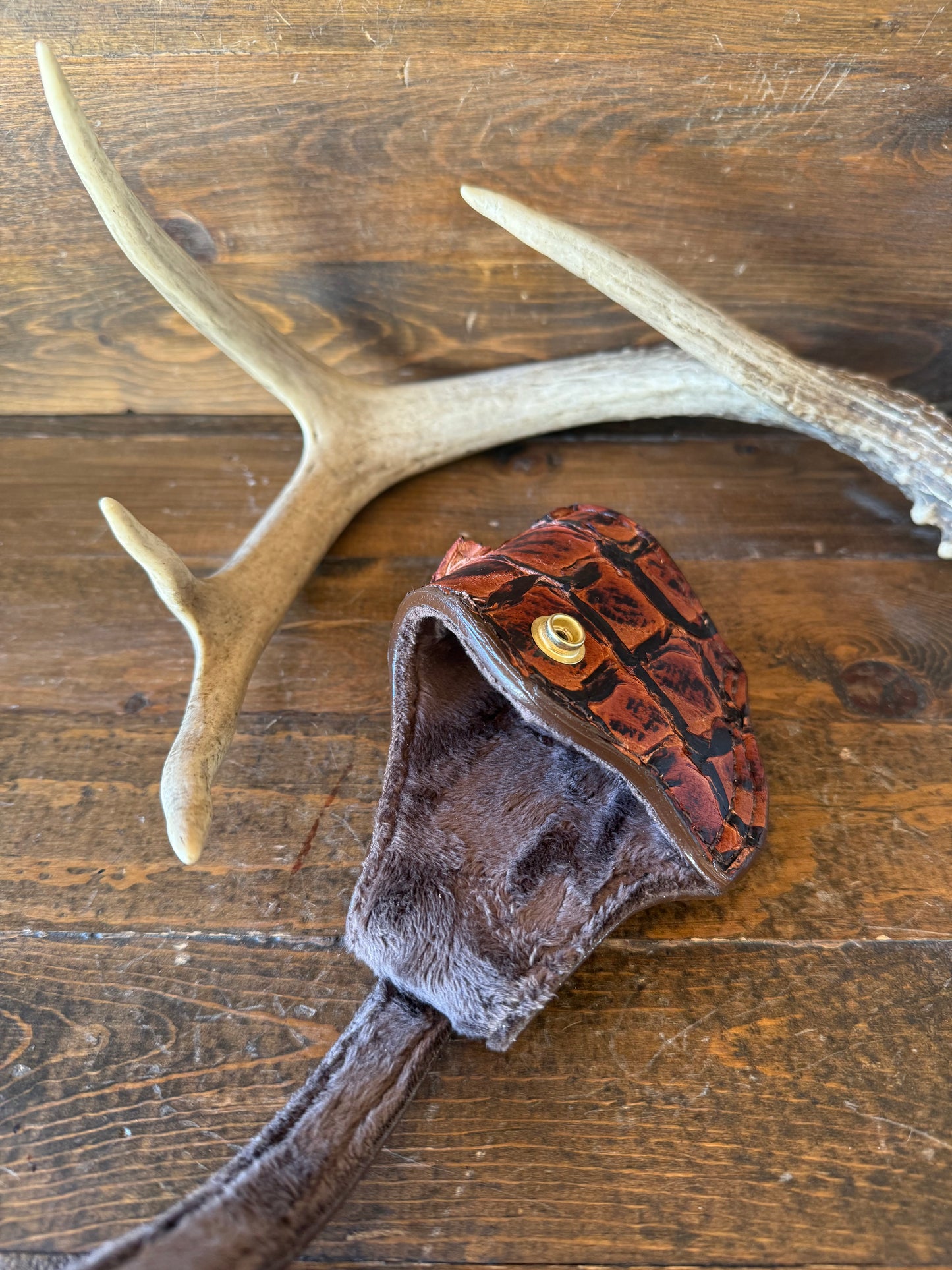 Conac/Gold Pirarucu skin compact holster (1911)