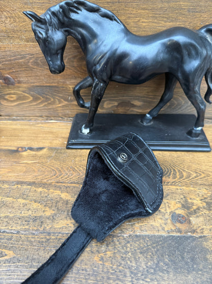 Matte black alligator skin compact holster (1911)