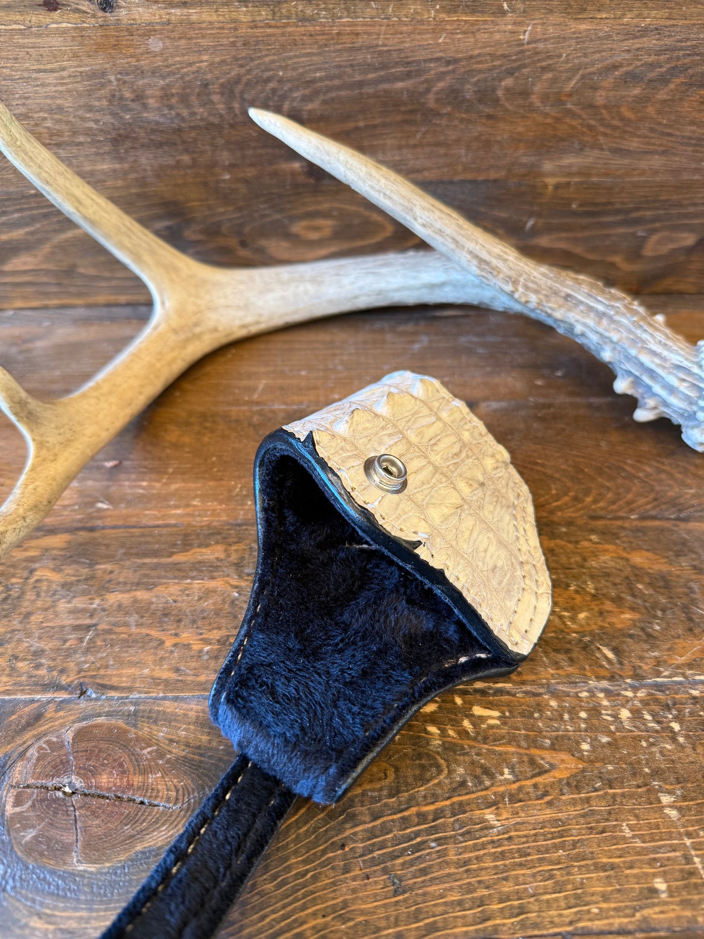 Himalayan alligator tail compact holster (1911)