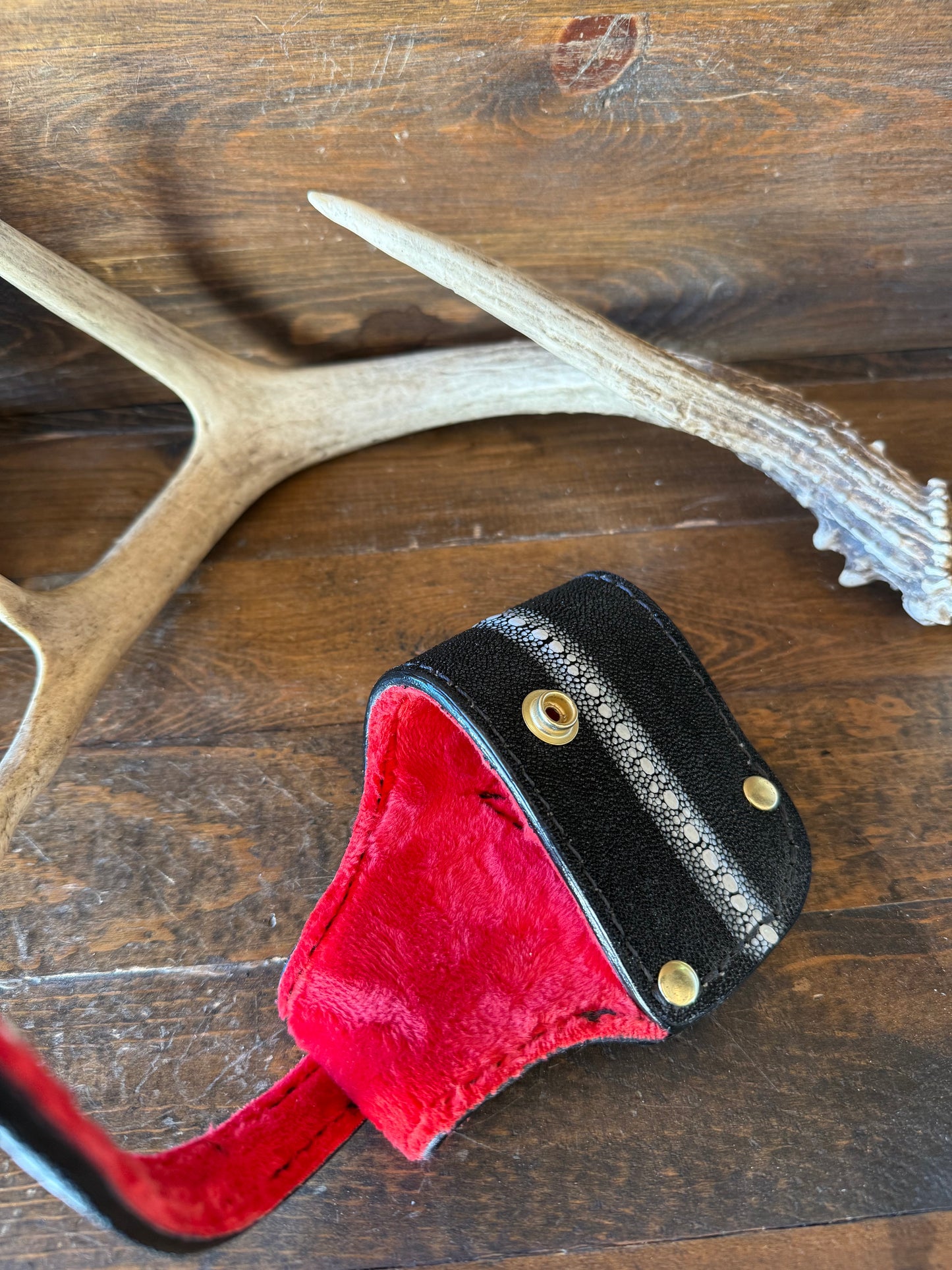 Black/red row stingray luxury compact holster (1911)