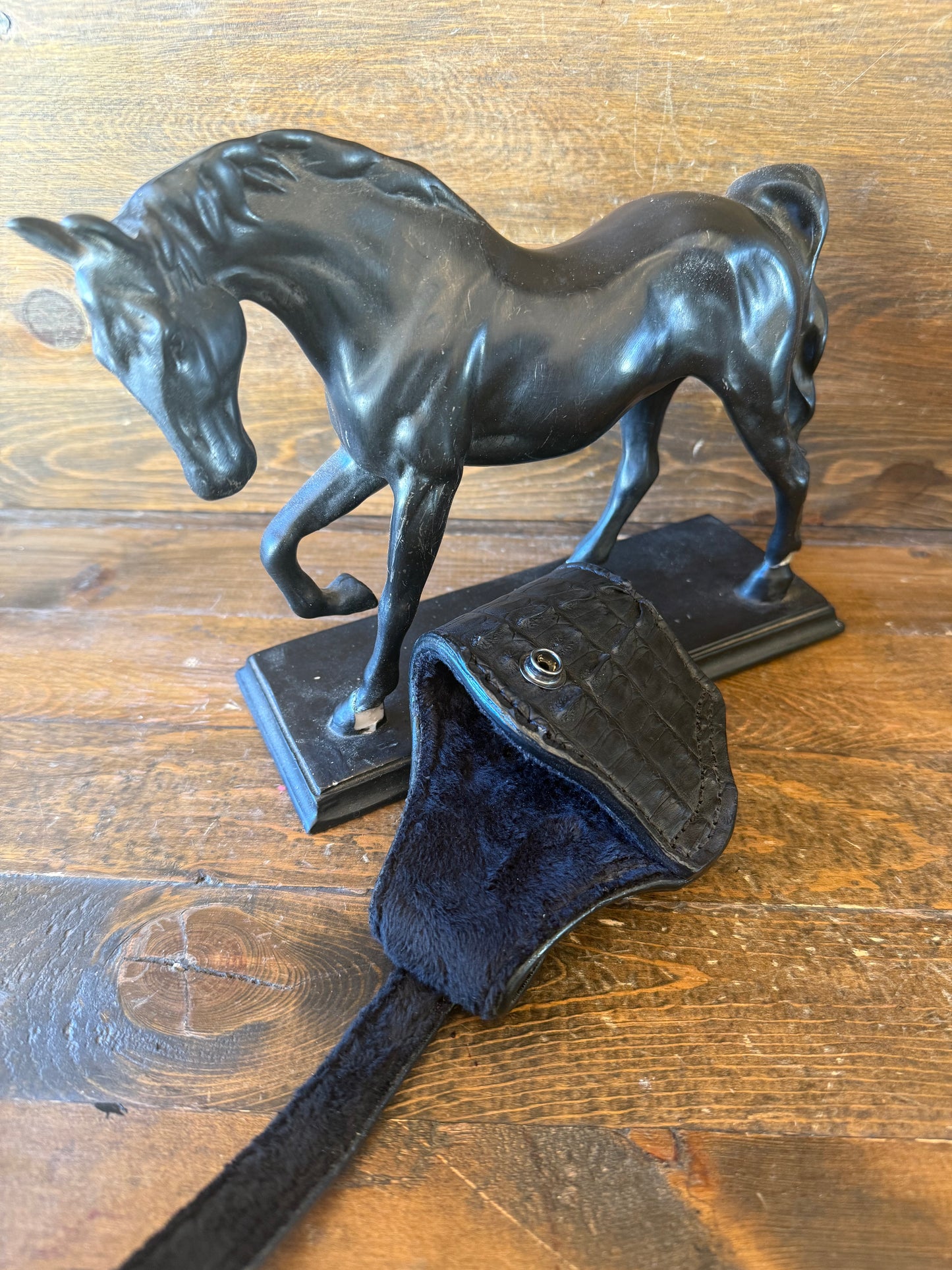 Black crocodile tail compact holster (1911)