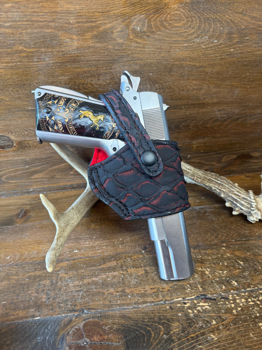 Black Cherry / Red. Pirarucu skin compact holster ( 1911 )