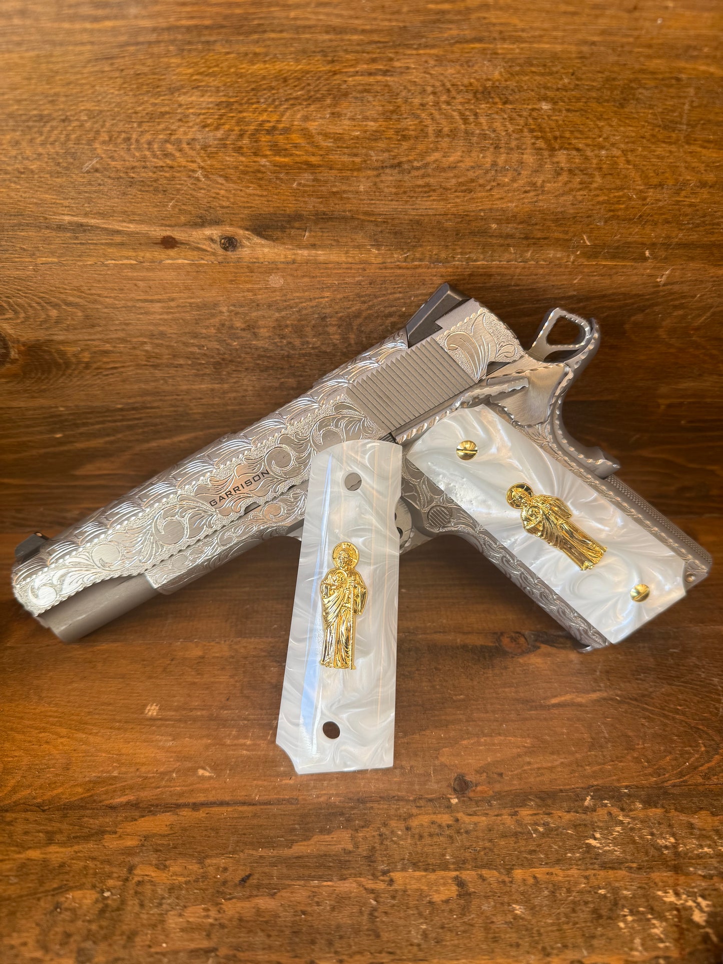 Pearl/Gold San Judas 1911 Grips       ( w/screws )